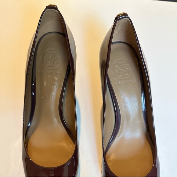 Authentic Tory Burch Burgundy Maroon Patent Pumps Gold Accents Women's Size 8 - Picture 4 of 10